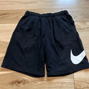 Nike Sportswear Club Men’s Graphic Shorts Size Medium